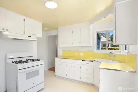 15513 8th Avenue NE Shoreline WA 98155
