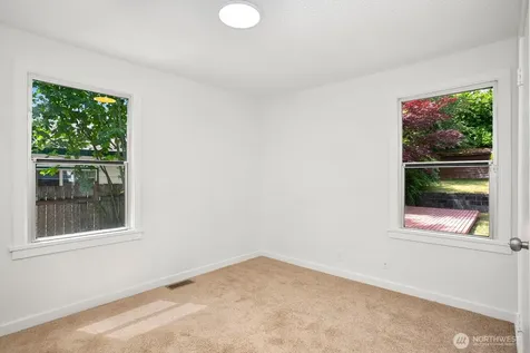 15513 8th Avenue NE Shoreline WA 98155