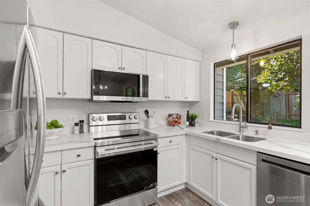 33709 28th Avenue SW Federal Way WA 98023