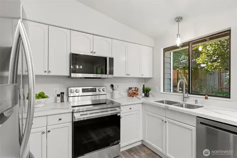 33709 28th Avenue SW Federal Way WA 98023