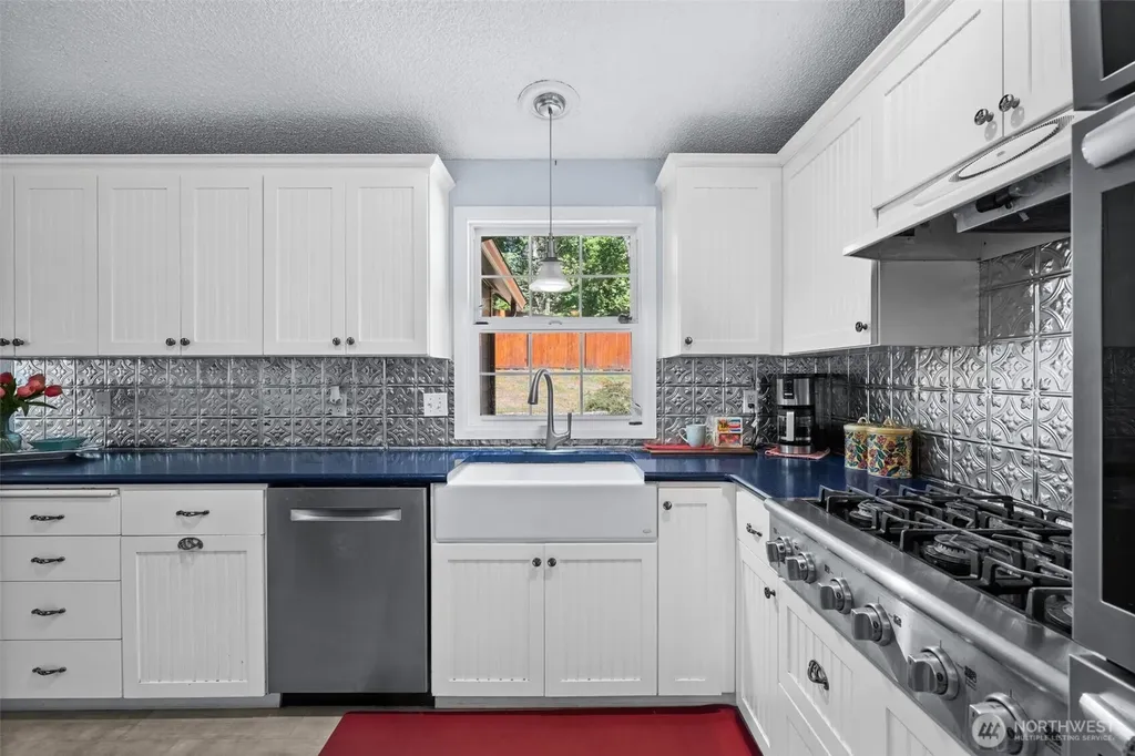 3963 Fischer Park Avenue NE Bremerton WA 98310