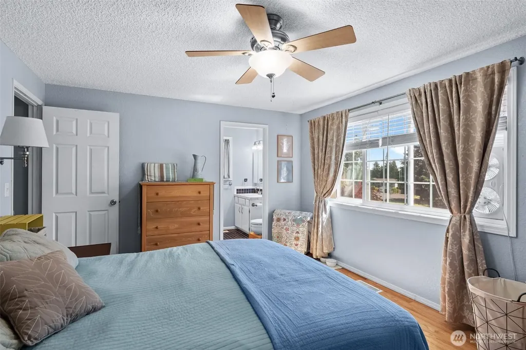 3963 Fischer Park Avenue NE Bremerton WA 98310