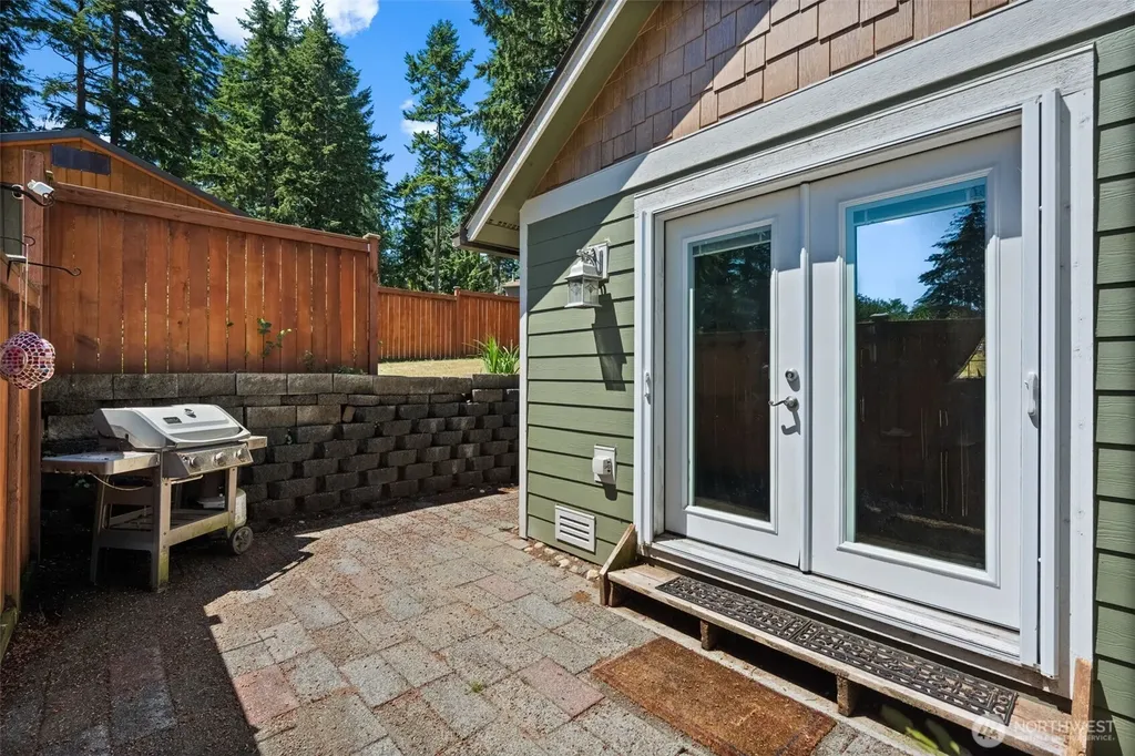 3963 Fischer Park Avenue NE Bremerton WA 98310