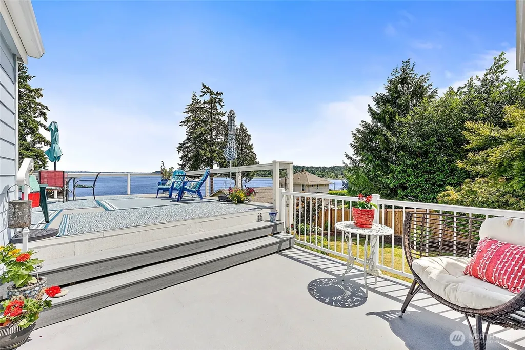 1512 Cole Loop SE Port Orchard WA 98366