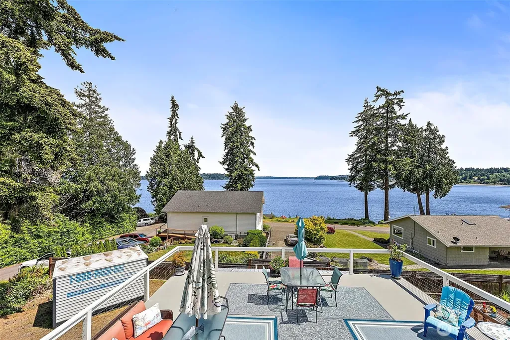1512 Cole Loop SE Port Orchard WA 98366