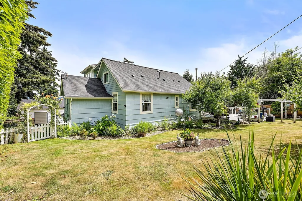 1512 Cole Loop SE Port Orchard WA 98366