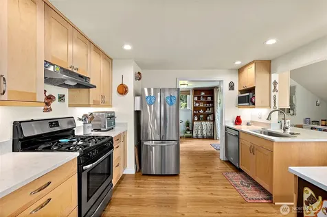 1512 Cole Loop SE Port Orchard WA 98366