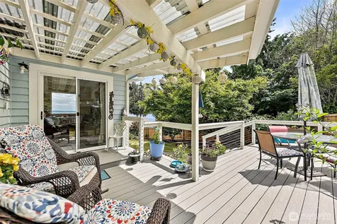 1512 Cole Loop SE Port Orchard WA 98366