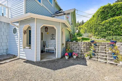 1512 Cole Loop SE Port Orchard WA 98366