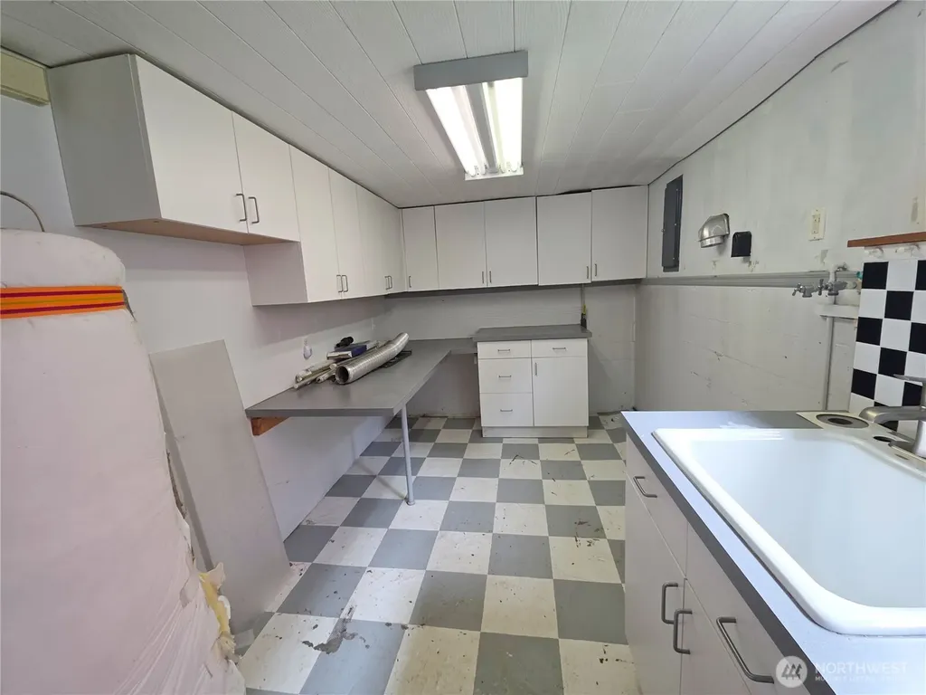2016 W 6th Aberdeen WA 98520