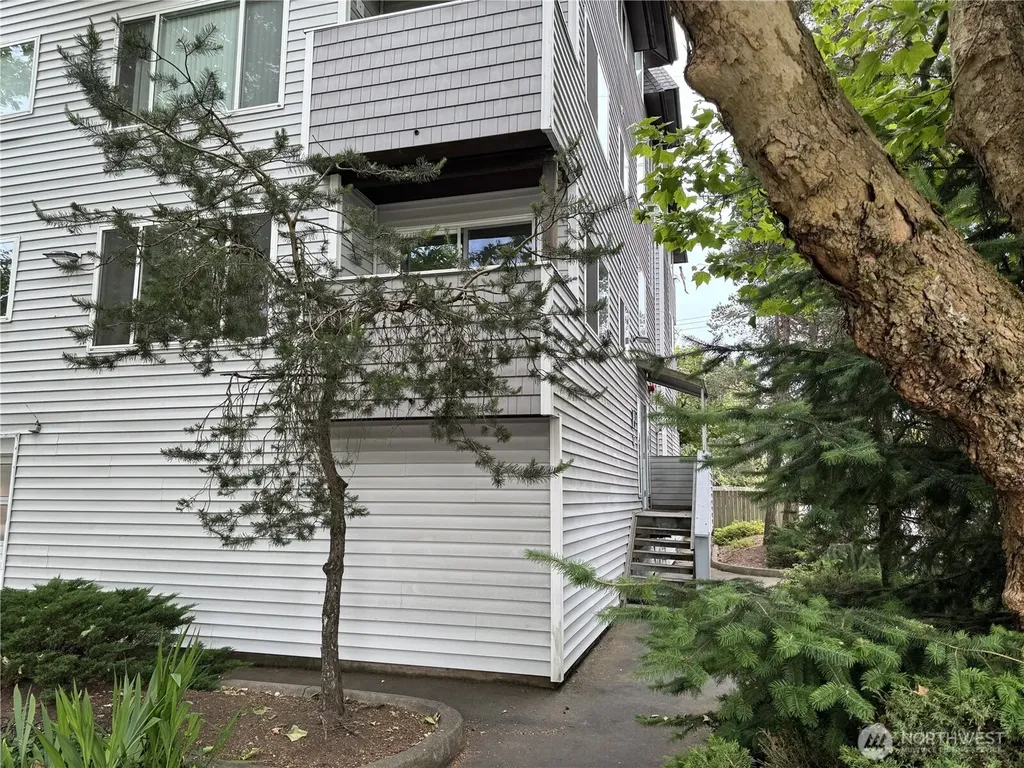 555 N 105th Street Seattle WA 98133