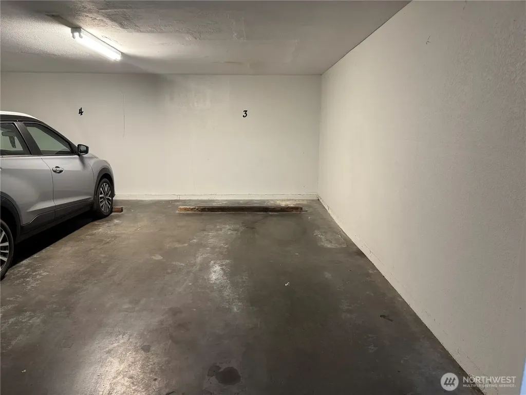 555 N 105th Street Seattle WA 98133