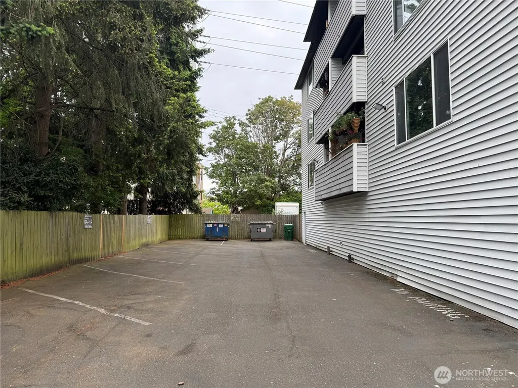 555 N 105th Street Seattle WA 98133