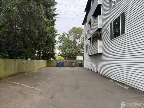 555 N 105th Street Seattle WA 98133