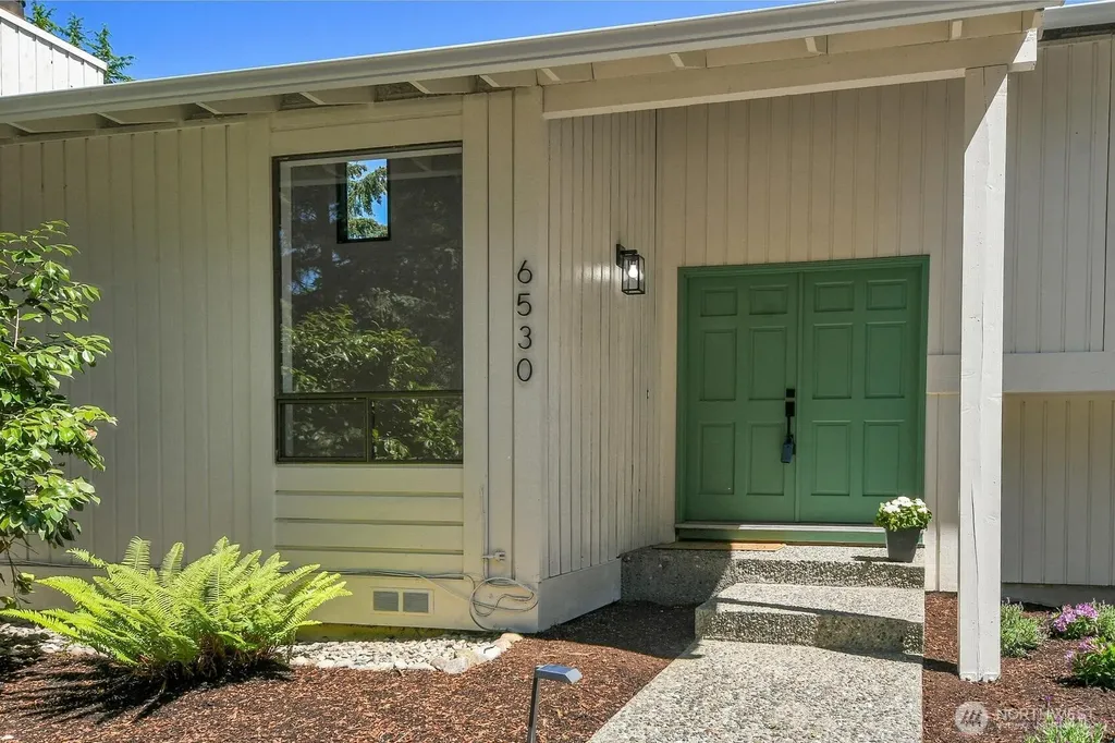 6530 W Mercer Way Mercer Island WA 98040