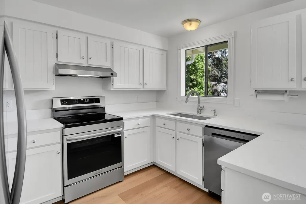 6530 W Mercer Way Mercer Island WA 98040