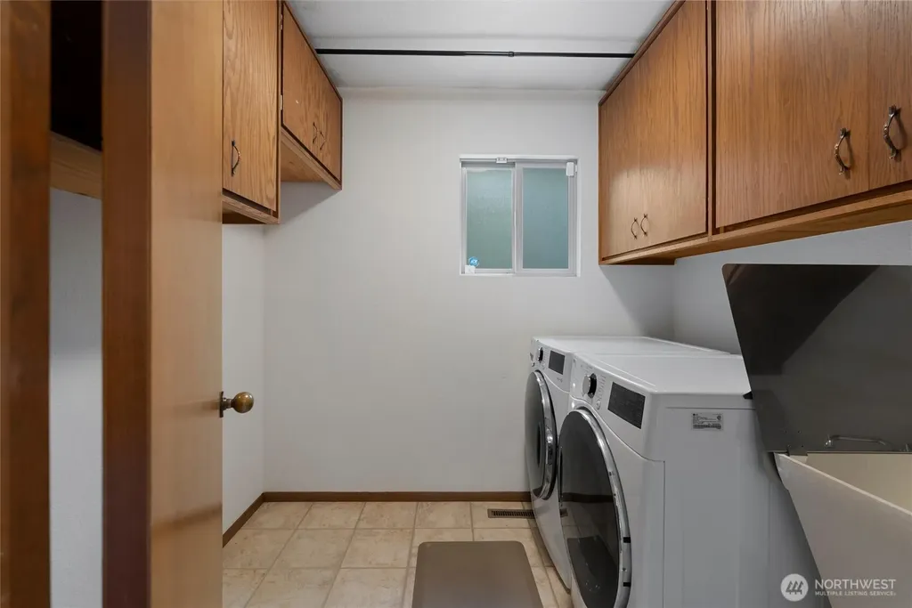 818 W Argand Street Seattle WA 98119