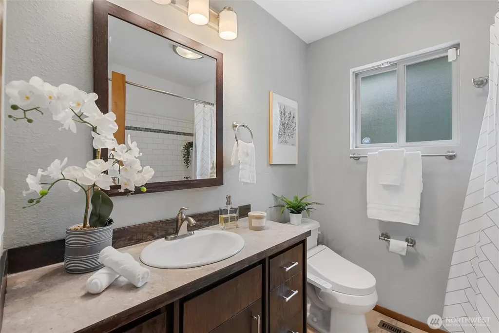 818 W Argand Street Seattle WA 98119