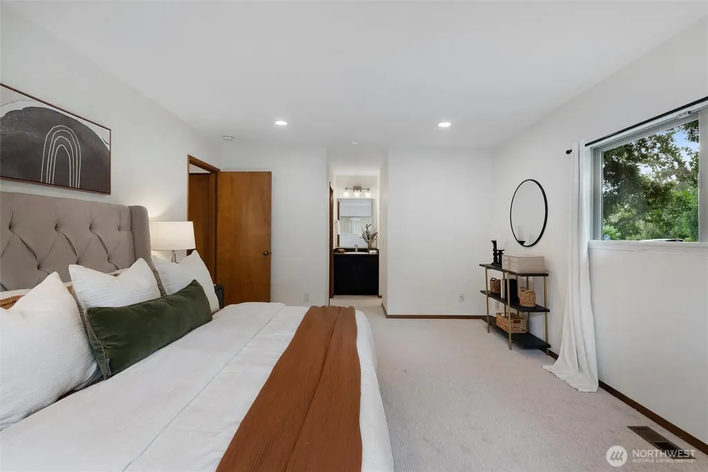818 W Argand Street Seattle WA 98119