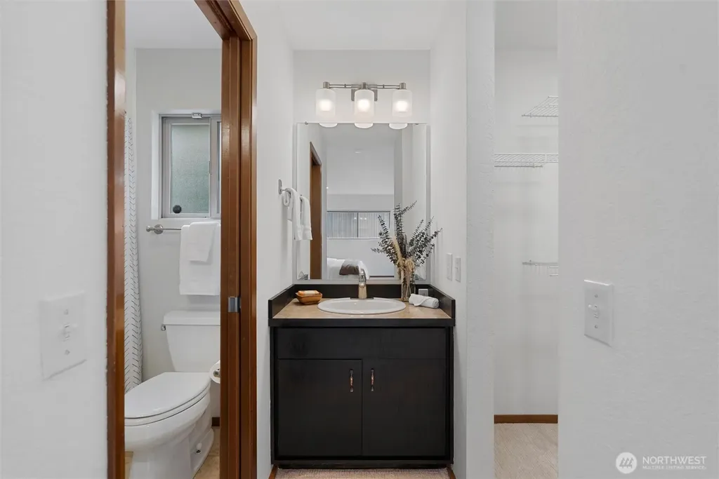 818 W Argand Street Seattle WA 98119