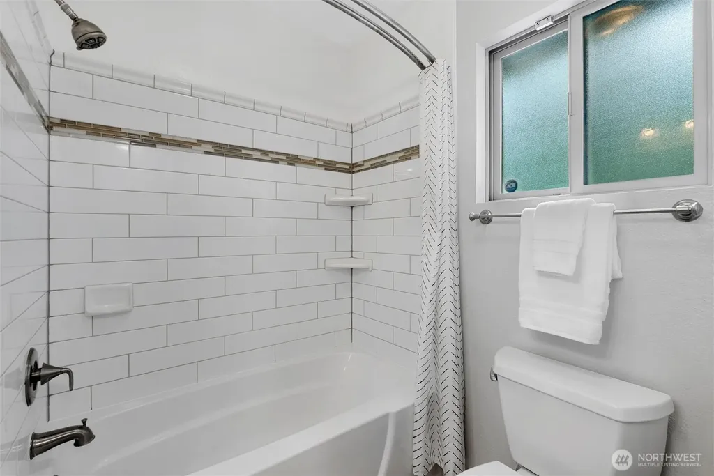 818 W Argand Street Seattle WA 98119