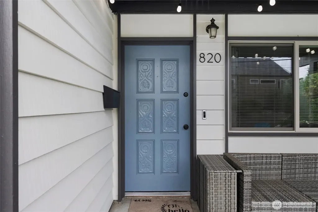818 W Argand Street Seattle WA 98119