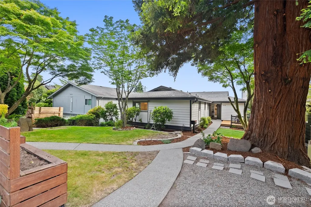 818 W Argand Street Seattle WA 98119