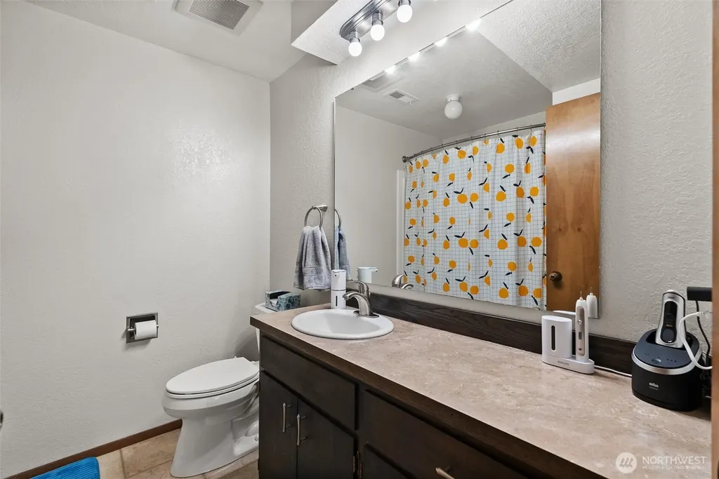 818 W Argand Street Seattle WA 98119