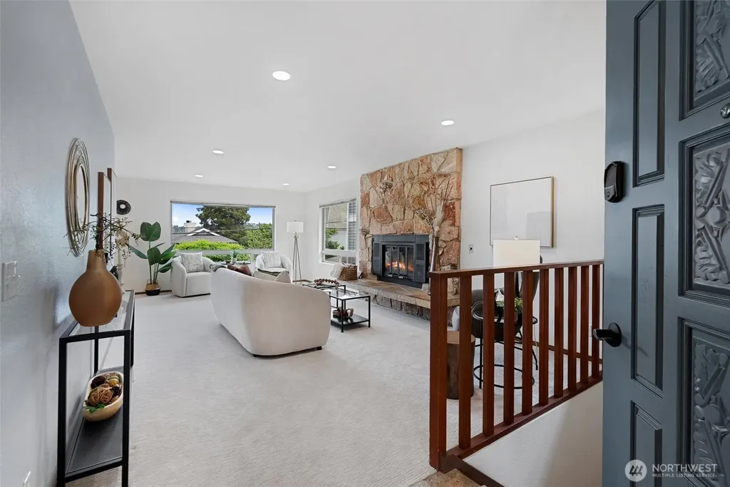 818 W Argand Street Seattle WA 98119