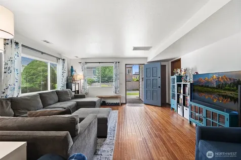 818 W Argand Street Seattle WA 98119