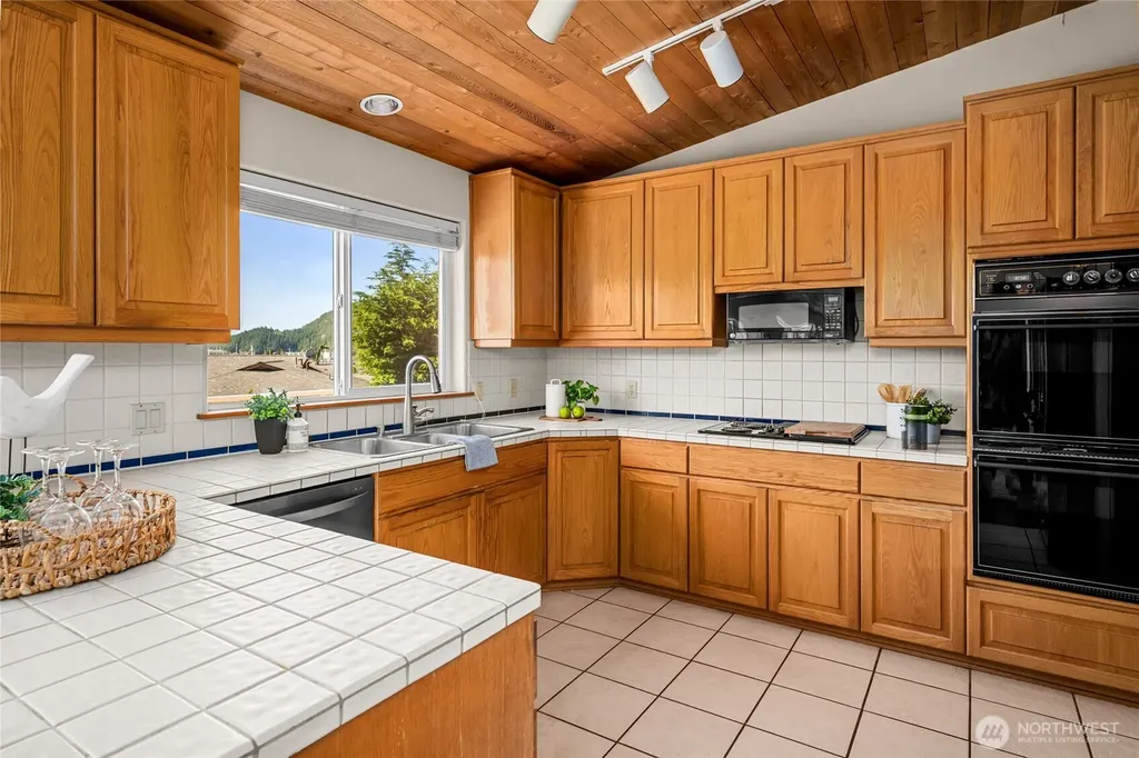 5305 Sterling Drive Anacortes WA 98221