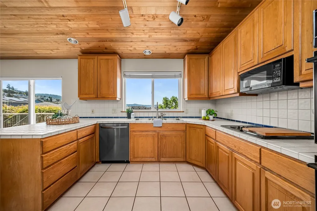 5305 Sterling Drive Anacortes WA 98221