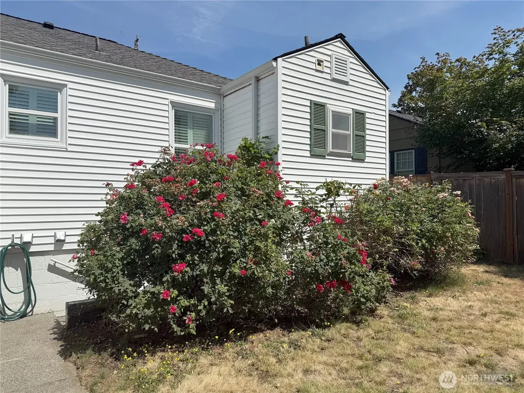 4329 NE 56th Street Seattle WA 98105