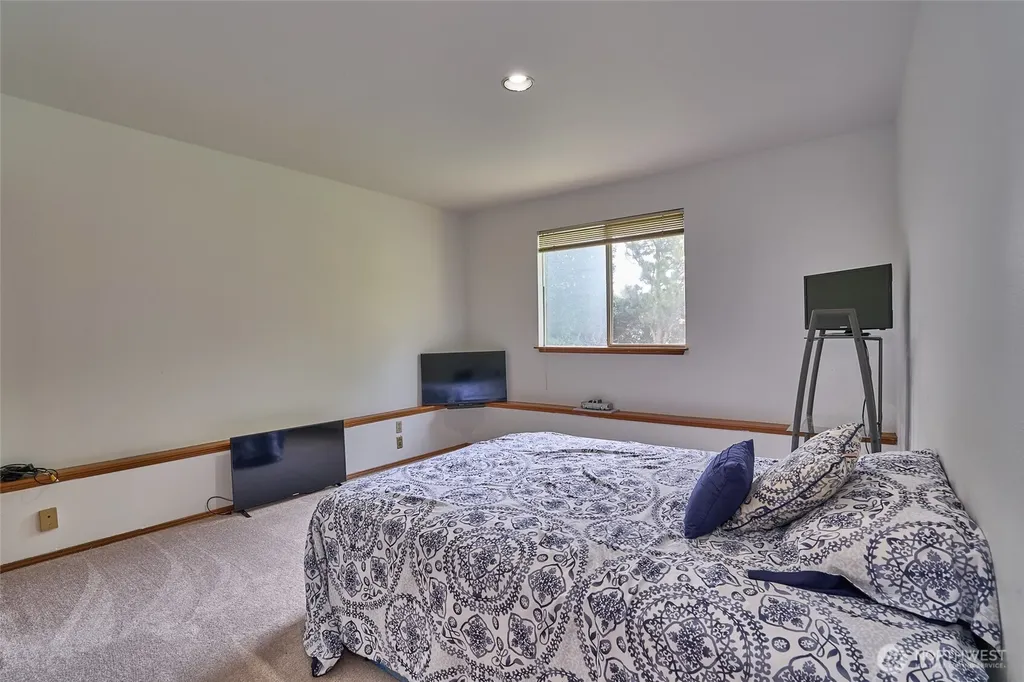 1404 S 290th Place Federal Way WA 98003