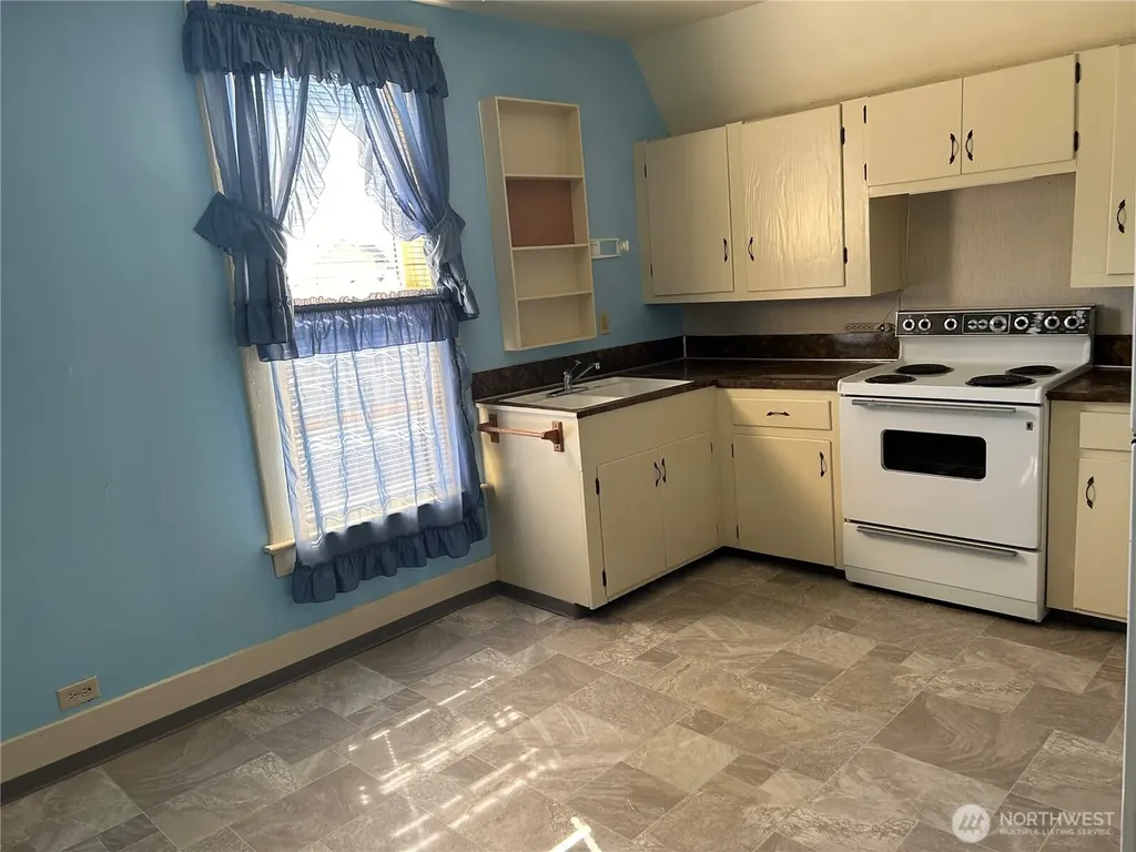 2428 Pacific Avenue Hoquiam WA 98550