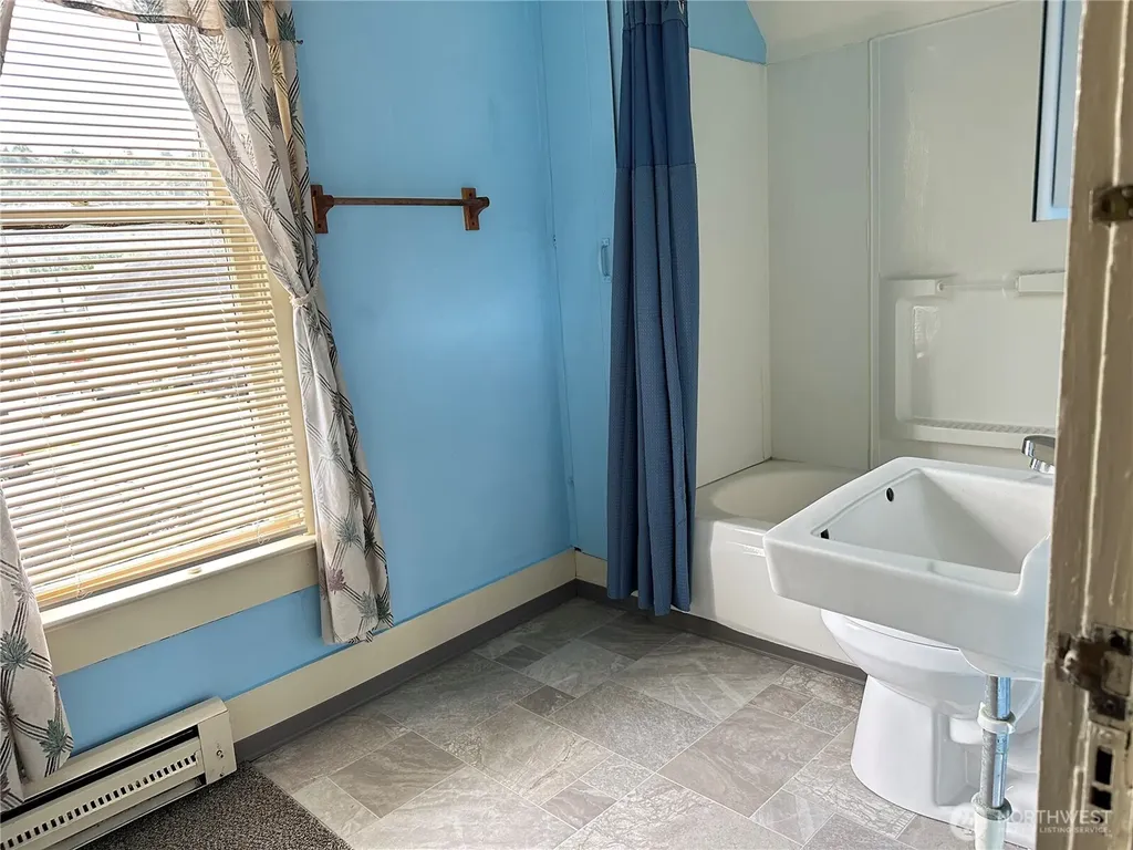2428 Pacific Avenue Hoquiam WA 98550