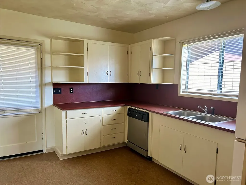 2428 Pacific Avenue Hoquiam WA 98550