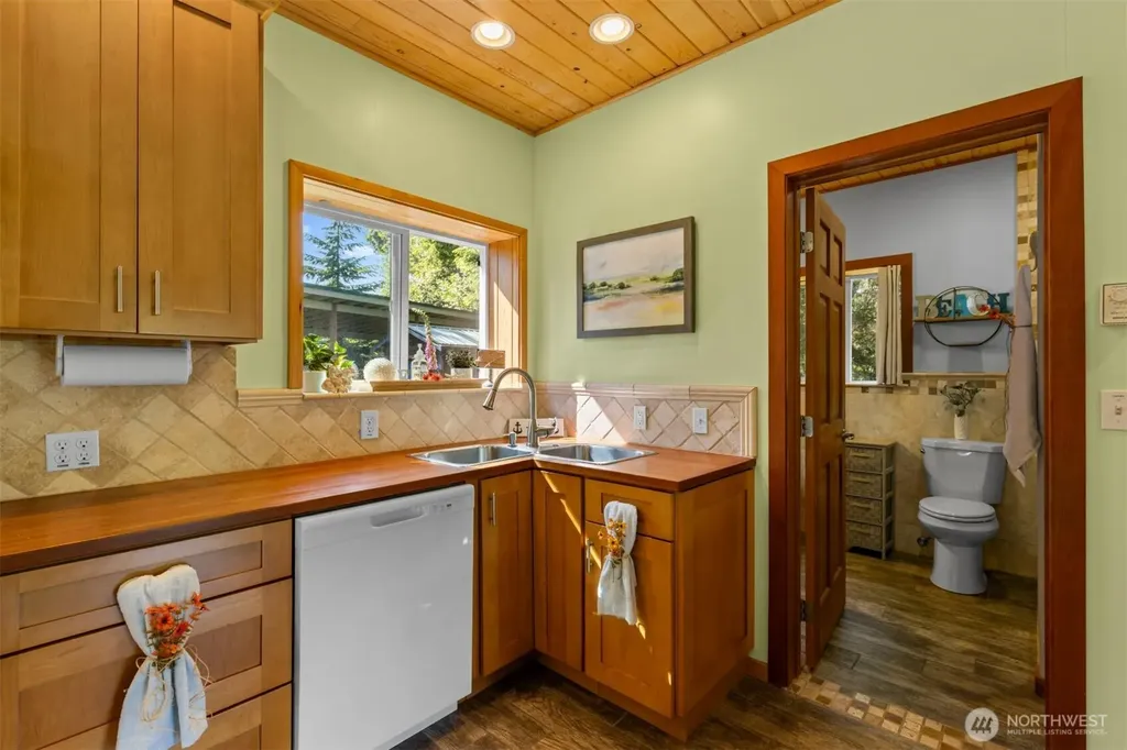 22312 Sandridge Road Ocean Park WA 98664