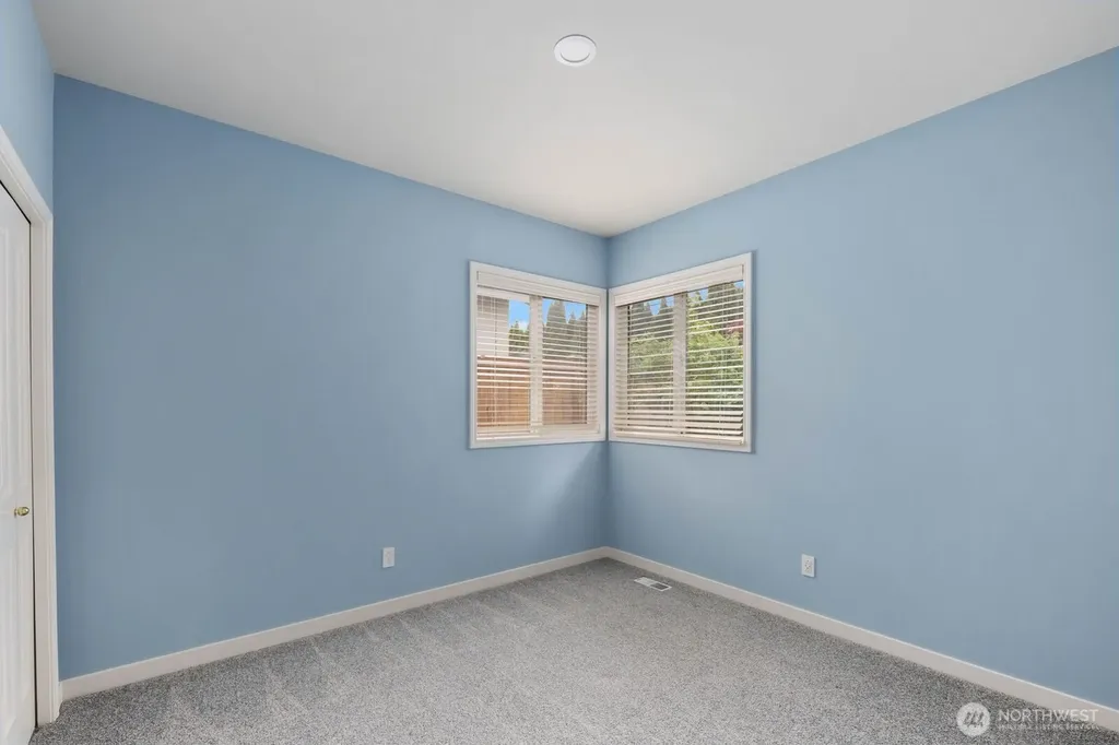 5529 Elizabeth Loop SE Auburn WA 98092