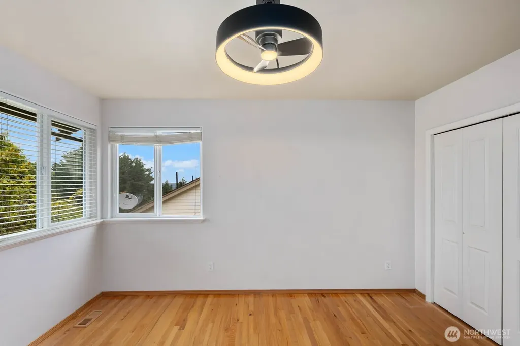5529 Elizabeth Loop SE Auburn WA 98092