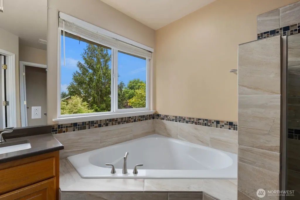5529 Elizabeth Loop SE Auburn WA 98092