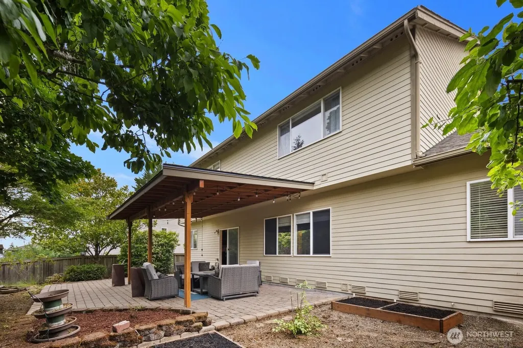5529 Elizabeth Loop SE Auburn WA 98092