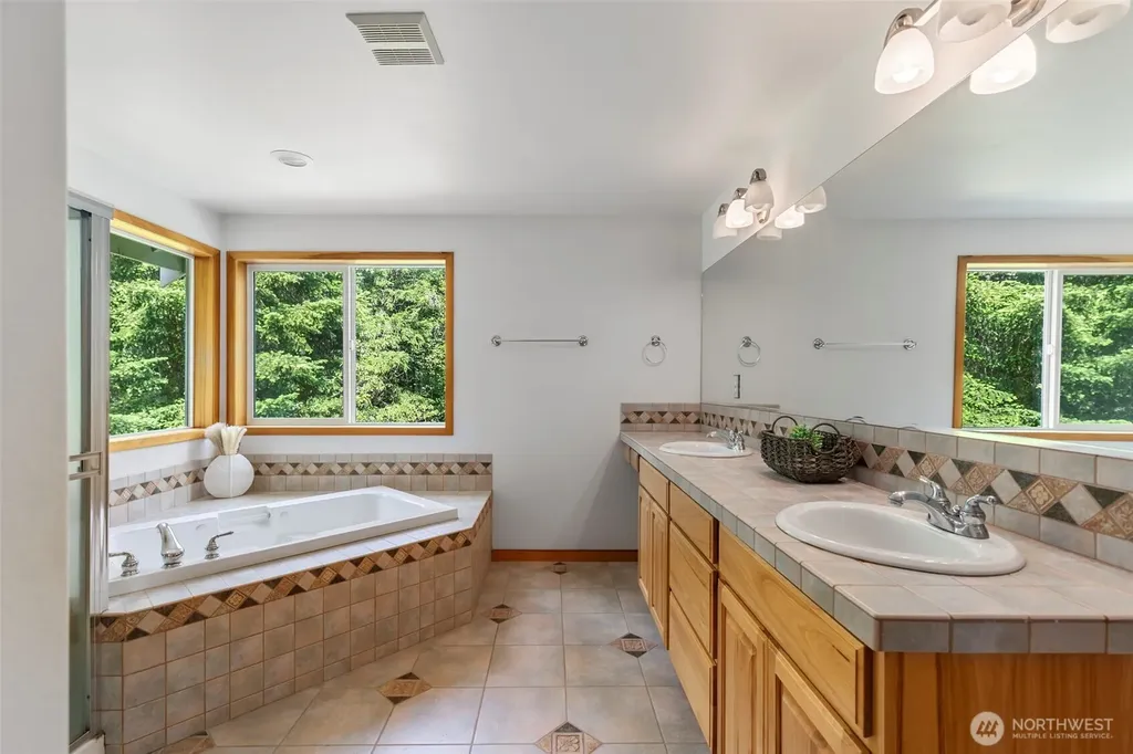 19144 Clear Creek Road NW Poulsbo WA 98370