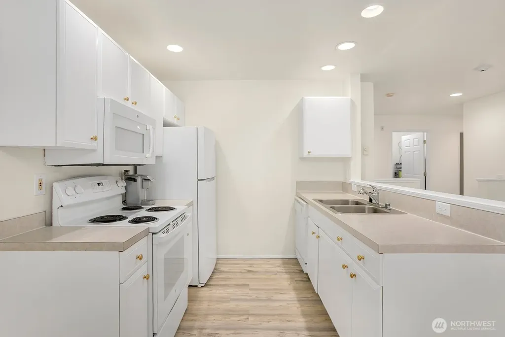 6525 200th Street SW Lynnwood WA 98036