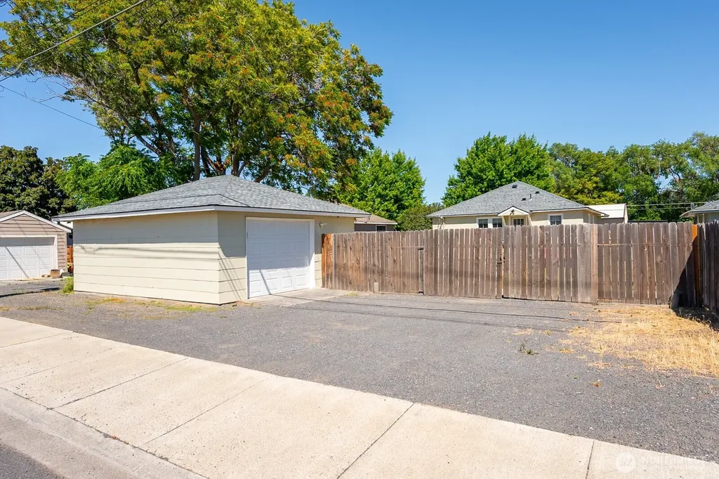 759 C Street NW Ephrata WA 98823
