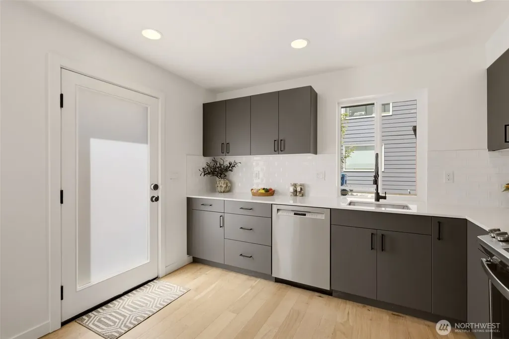 806 NW 50th Street Seattle WA 98107