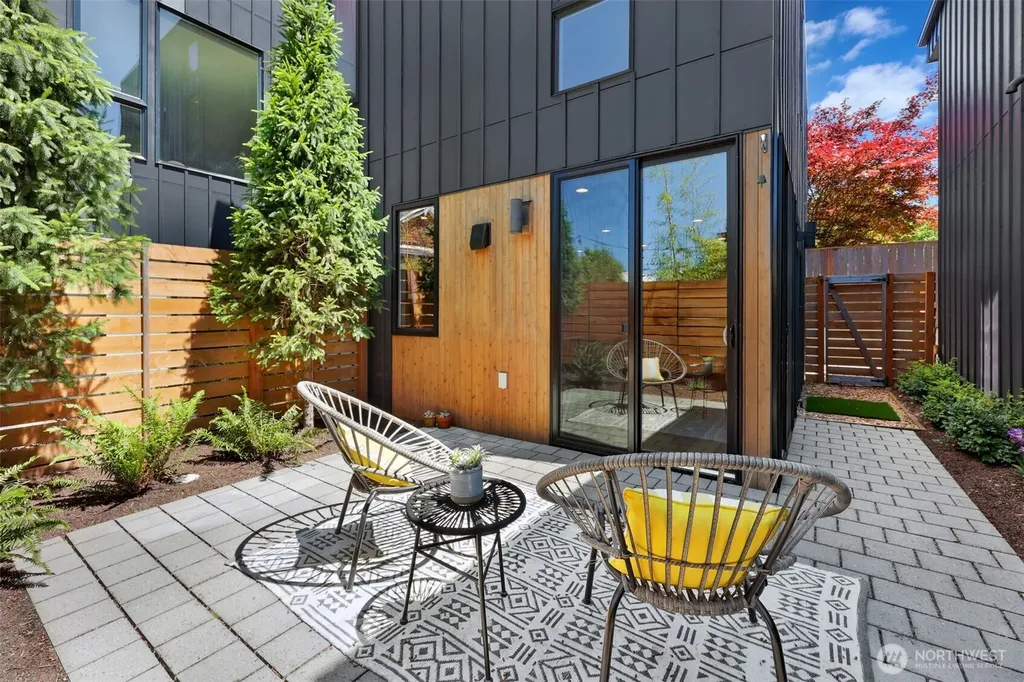 527 NE 89th Street Seattle WA 98115