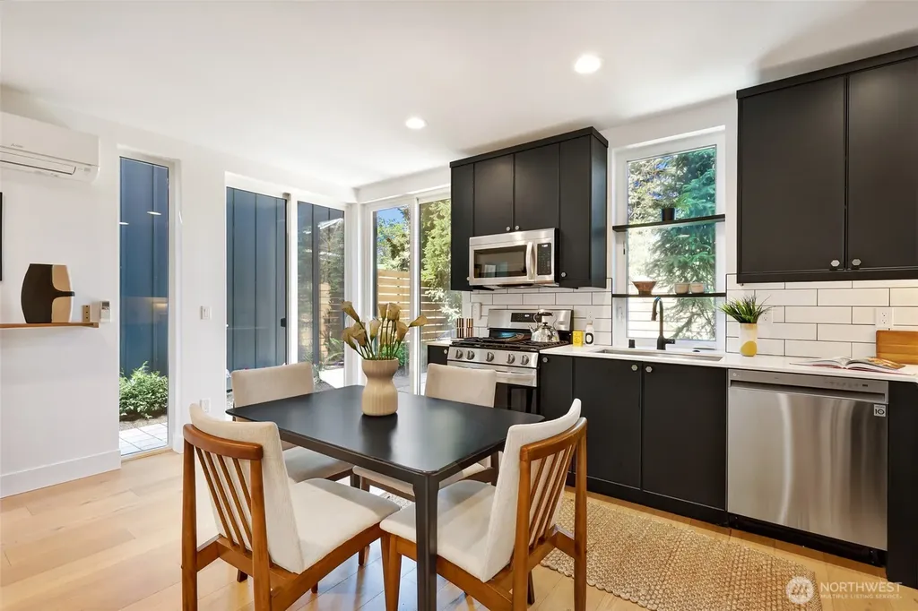 527 NE 89th Street Seattle WA 98115