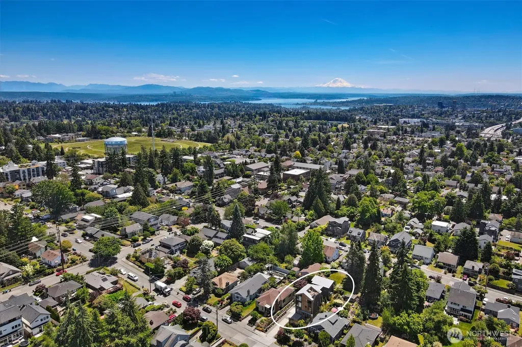 527 NE 89th Street Seattle WA 98115