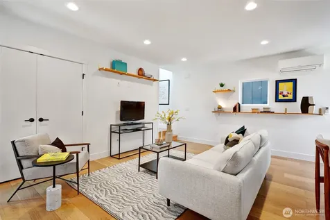 527 NE 89th Street Seattle WA 98115